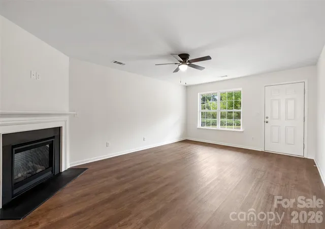 Photo 4 of Single family home for sale at 2824 Easton Knoll Dr, Dallas, NC 28034 | MLS# 4427656 | Listing updated on 2026-10-07