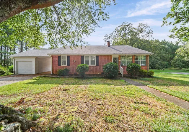 Photo 2 of Single family home for sale at 311 Old Nc 277 Loop Rd, Dallas, NC 28034 | MLS# 4427660 | Listing updated on 2026-09-25