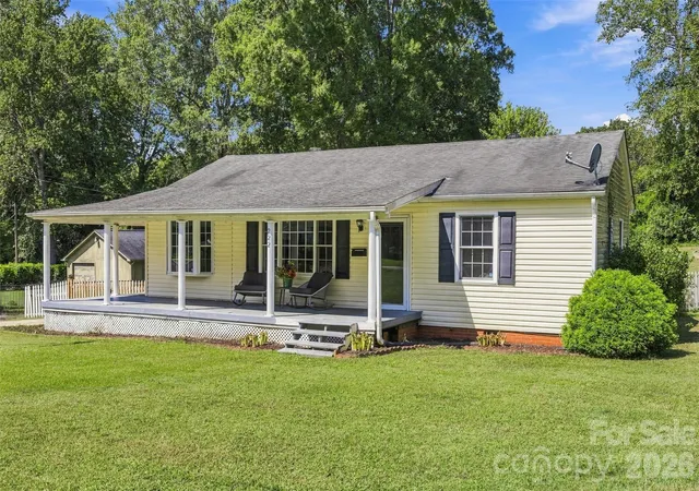 Photo 3 of Single family home for sale at 222 Wiley Ave, York, SC 29745 | MLS# 4427662 | Listing updated on 2026-09-23