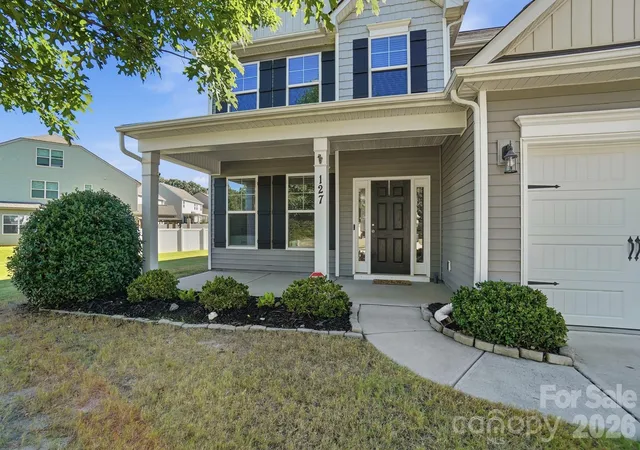 Photo 2 of Sale Pending at 127 Lantern Acres Dr, Mooresville, NC 28115 | MLS# 4427663 | Listing updated on 2026-10-02