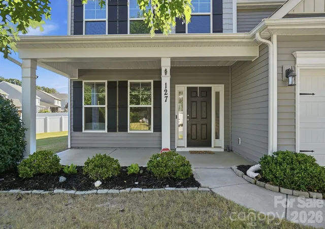 Photo 3 of Sale Pending at 127 Lantern Acres Dr, Mooresville, NC 28115 | MLS# 4427663 | Listing updated on 2026-10-02