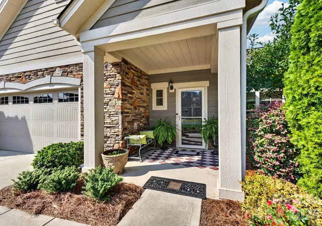 Photo 2 of Single family home for sale at 1313 Haywood Park Dr, Waxhaw, NC 28173 | MLS# 4427675 | Listing updated on 2026-10-02