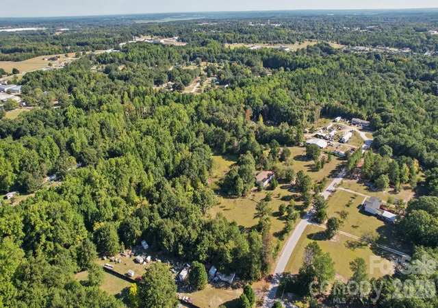 Photo 2 of Single family home for sale at 351 Twin Brk Ln, Pageland, SC 29728 | MLS# 4427678 | Listing updated on 2026-10-03