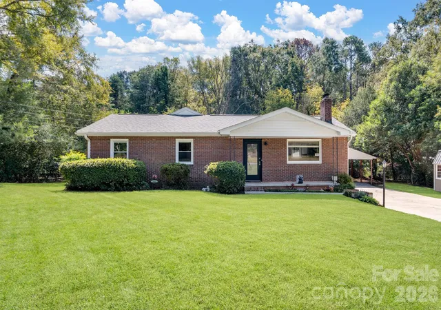 Photo 1 of Single family home for sale at 2010 Pine Top Dr, Gastonia, NC 28054 | MLS# 4427681 | Listing updated on 2026-10-04