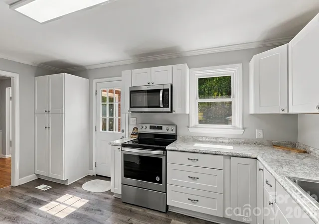 Photo 2 of Single family home for sale at 2010 Pine Top Dr, Gastonia, NC 28054 | MLS# 4427681 | Listing updated on 2026-10-04