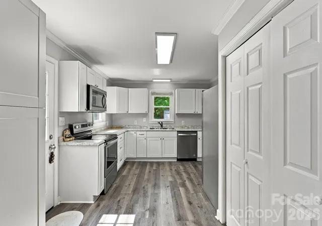 Photo 3 of Single family home for sale at 2010 Pine Top Dr, Gastonia, NC 28054 | MLS# 4427681 | Listing updated on 2026-10-04