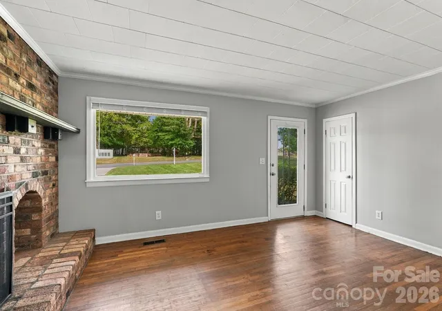 Photo 4 of Single family home for sale at 2010 Pine Top Dr, Gastonia, NC 28054 | MLS# 4427681 | Listing updated on 2026-10-04