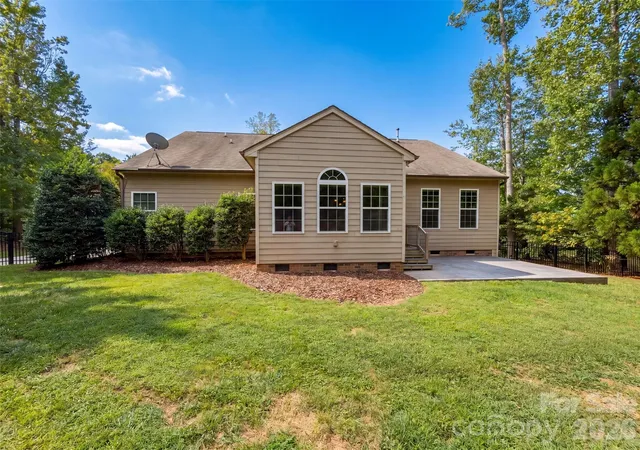 Photo 4 of Single family home for sale at 4018 Harmattan Dr, Denver, NC 28037 | MLS# 4427687 | Listing updated on 2026-09-25
