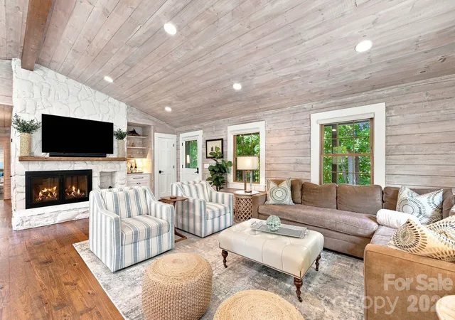 Photo 2 of Single family home for sale at 9428 Windygap Rd, Charlotte, NC 28278 | MLS# 4427688 | Listing updated on 2026-09-30