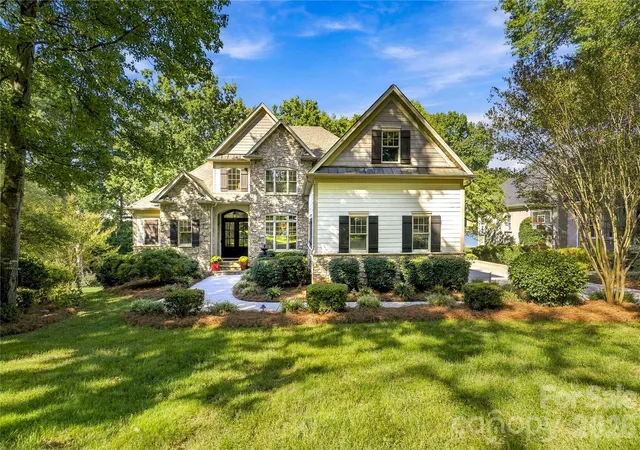 Photo 2 of Single family home for sale at 2227 Metcalf Dr, Sherrills Ford, NC 28673 | MLS# 4427696 | Listing updated on 2026-10-04