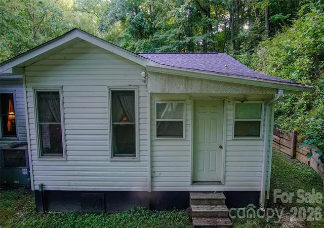 Photo 3 of Single family home for sale at 1815 Longbottom Rd, Mc Grady, NC 28649 | MLS# 4427701 | Listing updated on 2026-10-01