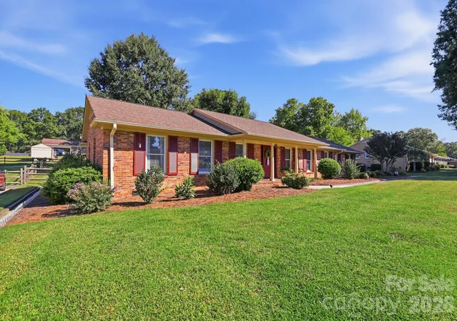 Photo 2 of Single family home for sale at 8317 Fallsdale Dr, Charlotte, NC 28214 | MLS# 4427702 | Listing updated on 2026-10-04