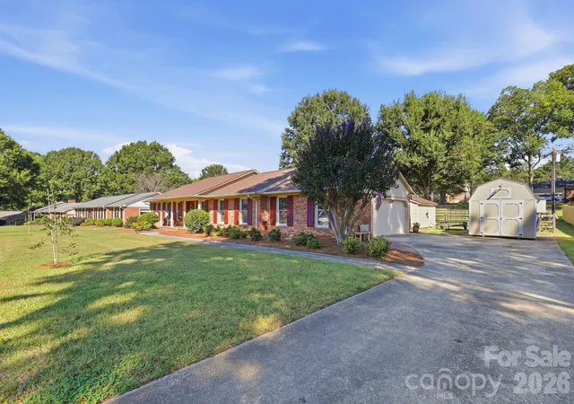 Photo 4 of Single family home for sale at 8317 Fallsdale Dr, Charlotte, NC 28214 | MLS# 4427702 | Listing updated on 2026-10-04