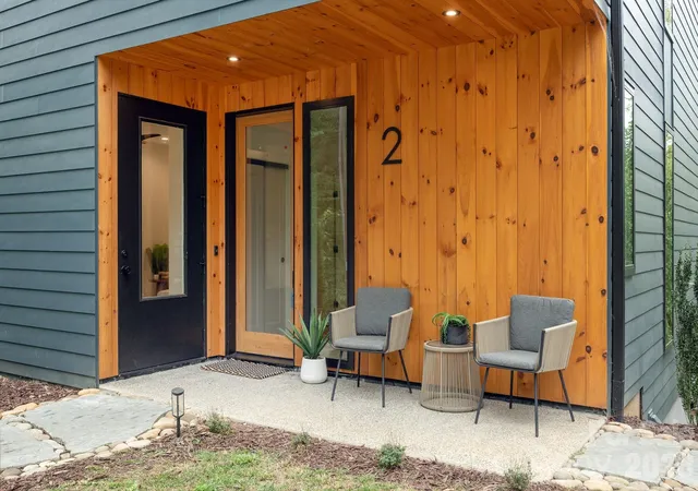 Photo 3 of Single family home for sale at 2 Davenport Pl, Asheville, NC 28806 | MLS# 4427728 | Listing updated on 2026-10-04