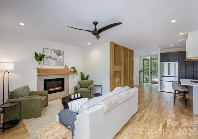 Photo 4 of Single family home for sale at 2 Davenport Pl, Asheville, NC 28806 | MLS# 4427728 | Listing updated on 2026-10-04
