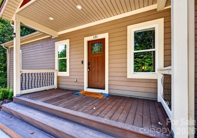 Photo 3 of Single family home for sale at 131 Ridge Rd, Candler, NC 28715 | MLS# 4427732 | Listing updated on 2026-09-30