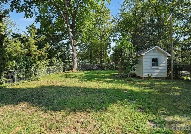 Photo 17 of Single family home for sale at 447 E Woodlawn Rd, Charlotte, NC 28209 | MLS# 4427736 | Listing updated on 2026-10-02