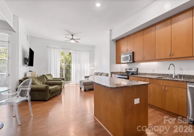 Photo 2 of Condo for sale at 4620 Piedmont Row Dr W #302, Charlotte, NC 28210 | MLS# 4427750 | Listing updated on 2026-10-01