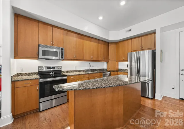 Photo 3 of Condo for sale at 4620 Piedmont Row Dr W #302, Charlotte, NC 28210 | MLS# 4427750 | Listing updated on 2026-10-01