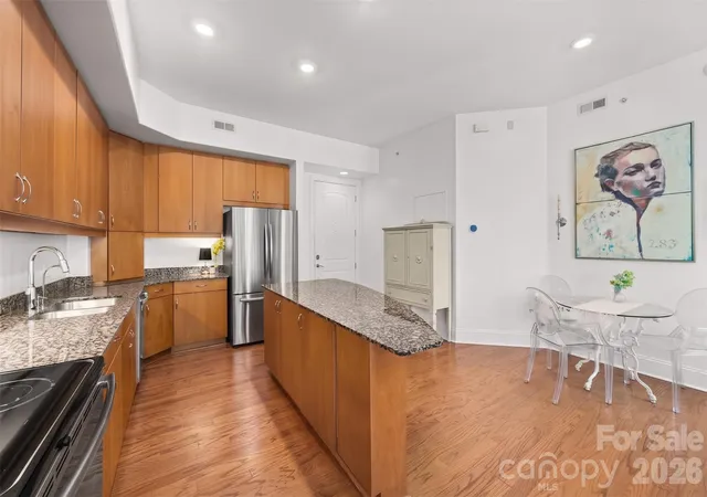 Photo 4 of Condo for sale at 4620 Piedmont Row Dr W #302, Charlotte, NC 28210 | MLS# 4427750 | Listing updated on 2026-10-01