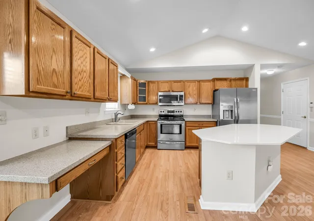 Listing Photo 4 - Condo for sale in building located at 13 Gray Wolf Ln, Hendersonville, NC 28792