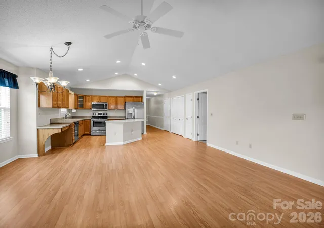 Listing Photo 5 - Condo for sale in building located at 13 Gray Wolf Ln, Hendersonville, NC 28792
