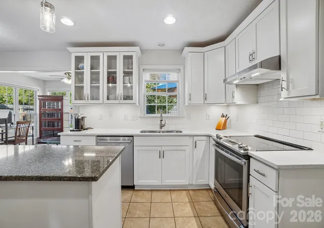 Photo 3 of Single family home for sale at 206 Rolling Meadow Rd, Fletcher, NC 28732 | MLS# 4427765 | Listing updated on 2026-10-04