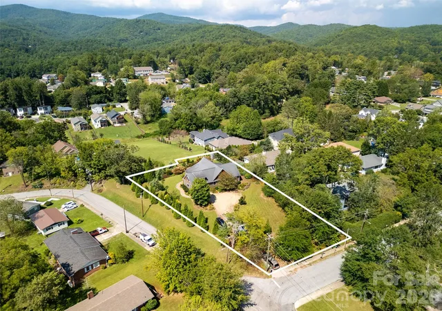 Photo 3 of Sale Pending at 90 S Oaklawn Ave, Brevard, NC 28712 | MLS# 4427770 | Listing updated on 2026-09-26