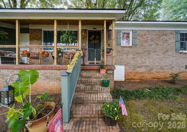 Photo 2 of Single family home for sale at 1210 2nd Street SE, Conover, NC 28613 | MLS# 4427774 | Listing updated on 2026-10-17