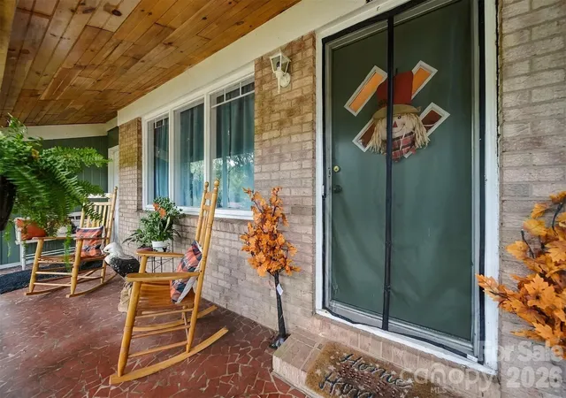 Photo 3 of Single family home for sale at 1210 2nd Street SE, Conover, NC 28613 | MLS# 4427774 | Listing updated on 2026-10-17