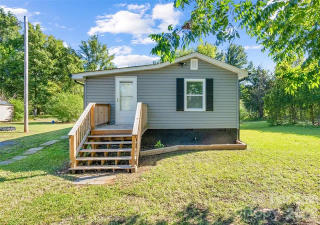 Photo 2 of Single family home for sale at 313 Robinson St, Rock Hill, SC 29730 | MLS# 4427778 | Listing updated on 2026-09-29