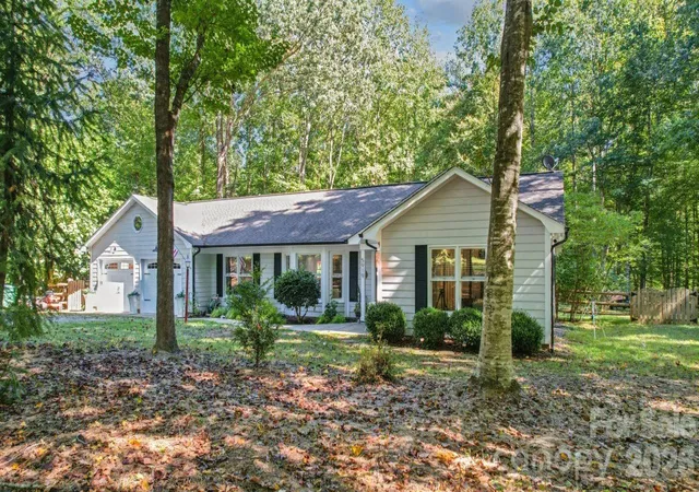 Photo 1 of Single family home for sale at 5919 Stonebridge Ln, Waxhaw, NC 28173 | MLS# 4427781 | Listing updated on 2026-10-05