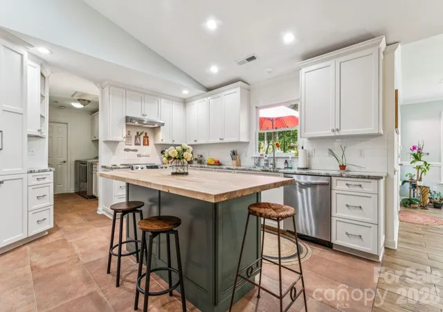 Photo 3 of Single family home for sale at 5919 Stonebridge Ln, Waxhaw, NC 28173 | MLS# 4427781 | Listing updated on 2026-10-05
