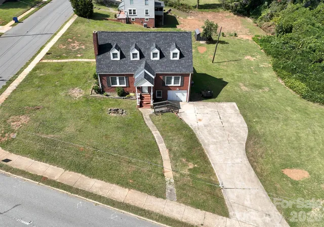Photo 2 of Single family home for sale at 201 Cleveland Ave, Kings Mountain, NC 28086 | MLS# 4427782 | Listing updated on 2026-10-03