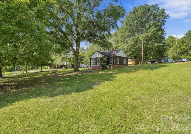 Photo 4 of Single family home for sale at 114 Beacon Hl Rd, Ellenboro, NC 28040 | MLS# 4427784 | Listing updated on 2026-09-28