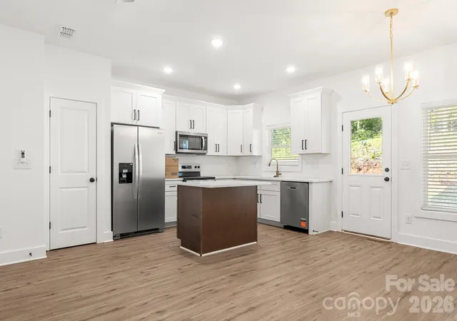 Listing Photo 4 - Condo for sale in building located at 512,516,520 Carolyn Ln, Charlotte, NC 28213