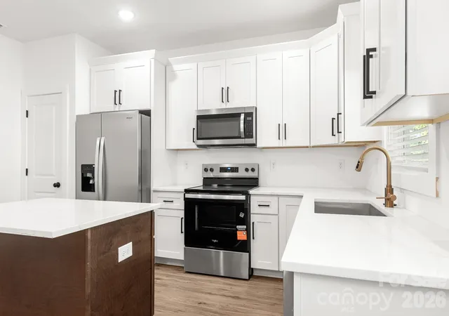 Listing Photo 5 - Condo for sale in building located at 512,516,520 Carolyn Ln, Charlotte, NC 28213