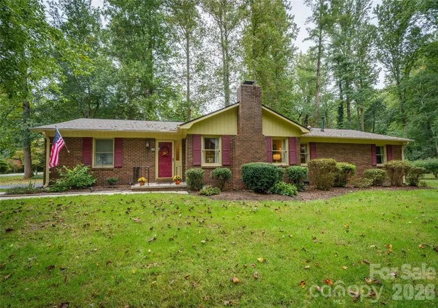 Photo 1 of Single family home for sale at 13 Foxhorn Ct, Hendersonville, NC 28791 | MLS# 4427792 | Listing updated on 2026-09-28