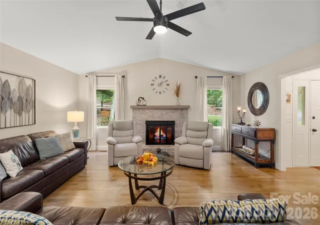 Photo 3 of Single family home for sale at 13 Foxhorn Ct, Hendersonville, NC 28791 | MLS# 4427792 | Listing updated on 2026-09-28