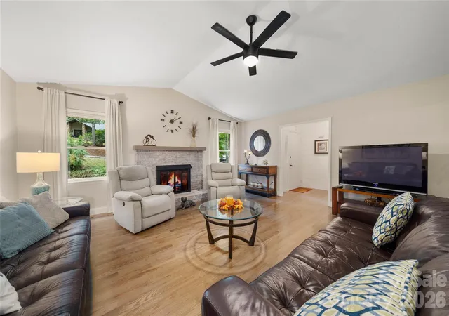 Photo 4 of Single family home for sale at 13 Foxhorn Ct, Hendersonville, NC 28791 | MLS# 4427792 | Listing updated on 2026-09-28