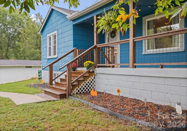 Photo 3 of Single family home for sale at 178 Collins Dr, Clyde, NC 28721 | MLS# 4427815 | Listing updated on 2026-09-28