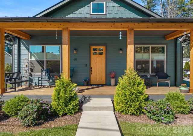 Photo 3 of Single family home for sale at 65 White Oak Ln, Brevard, NC 28712 | MLS# 4427821 | Listing updated on 2026-10-03