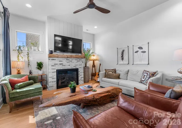 Photo 3 of Single family home for sale at 65 White Oak Ln, Brevard, NC 28712 | MLS# 4427821 | Listing updated on 2026-10-03