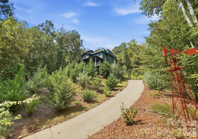Photo 2 of Single family home for sale at 3014 Dodsworth Dr, Cramerton, NC 28032 | MLS# 4427828 | Listing updated on 2026-09-26