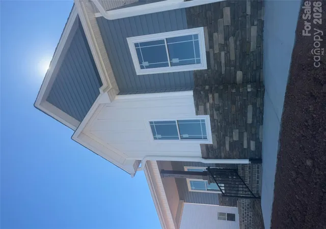 Photo 1 of Single family home for sale at 4917 Southview Dr, Hickory, NC 28602 | MLS# 4427842 | Listing updated on 2026-10-20