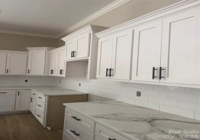 Photo 2 of Single family home for sale at 4917 Southview Dr, Hickory, NC 28602 | MLS# 4427842 | Listing updated on 2026-09-27