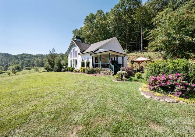 Photo 3 of Single family home for sale at 658 Pleasant Grv Church Rd, Hendersonville, NC 28739 | MLS# 4427845 | Listing updated on 2026-09-25