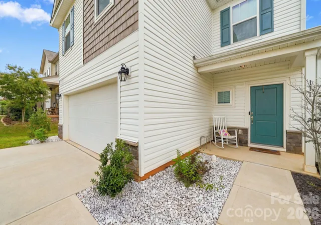 Photo 3 of Single family home for sale at 111 Batten Ridge Dr, Statesville, NC 28677 | MLS# 4427847 | Listing updated on 2026-10-04