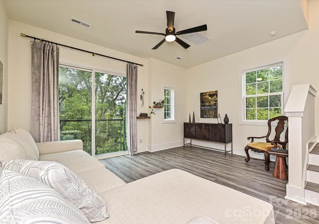 Photo 3 of Townhouse for sale at 229 Sutton Park Ln, Charlotte, NC 28211 | MLS# 4427854 | Listing updated on 2026-09-26