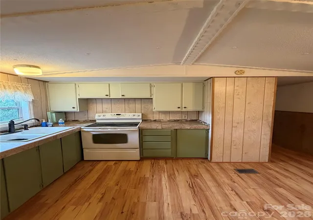 Photo 3 of Single family home for sale at 418 Green Valley Rd, Leicester, NC 28748 | MLS# 4427857 | Listing updated on 2026-10-03